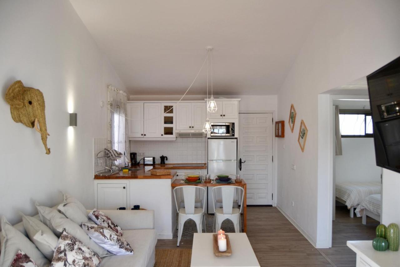 White Exclusive Bungalow. 2 Rooms, Garden & Pool. มาสปาโลมาส ภายนอก รูปภาพ